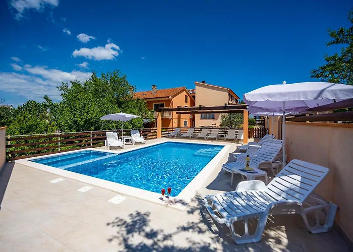 E-M Apartments With Private Pool Medulin photo