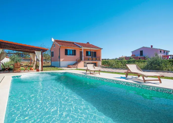 Stunning Home In Cukrici With Wifi photo