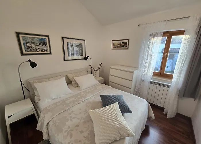 Apartment Parenzana, Little Row House With Big Green Yard In Central Istria Rakotule photo